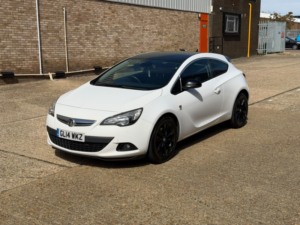 2014 Vauxhall Astra Gtc 2.0 Cdti Sri in White — image 2