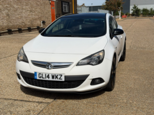 2014 Vauxhall Astra Gtc 2.0 Cdti Sri in White — image 3