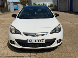 2014 Vauxhall Astra Gtc 2.0 Cdti Sri in White — image 4