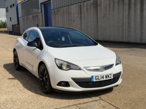 2014 Vauxhall Astra Gtc 2.0 Cdti Sri in White — image 6