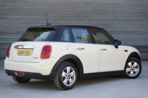 2014 MINI Hatch 1.5 5-Door Hatch Cooper in White — image 4
