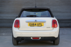 2014 MINI Hatch 1.5 5-Door Hatch Cooper in White — image 5