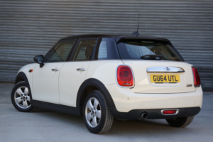 2014 MINI Hatch 1.5 5-Door Hatch Cooper in White — image 6
