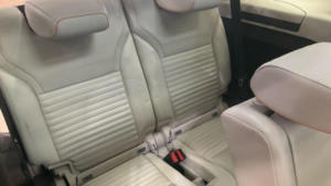 2018 Land Rover Discovery 3.0 Td V6 Hse Auto 4WD Euro 6 (s/s) 5dr in Red — image 5