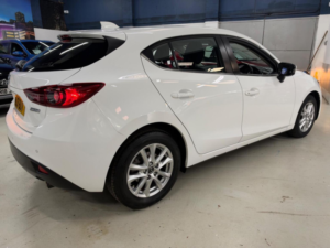 2015 Mazda Mazda3 1.5 Skyactiv-G Se Nav Euro 5 (s/s) 5dr in White — image 4