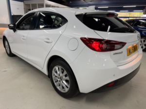 2015 Mazda Mazda3 1.5 Skyactiv-G Se Nav Euro 5 (s/s) 5dr in White — image 5