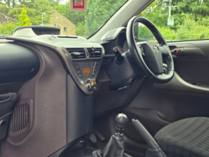 2009 Toyota Iq 1.0 Vvt-I 2 Euro 4 3dr in Silver — image 2
