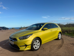 2023 Kia Ceed 1.5 T-Gdi 2 Hatchback 5dr Petrol Manual Euro 6 (s/s) Non-Adap (158 Bhp) in Yellow — image 2