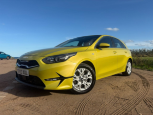 2023 Kia Ceed 1.5 T-Gdi 2 Hatchback 5dr Petrol Manual Euro 6 (s/s) Non-Adap (158 Bhp) in Yellow — image 3