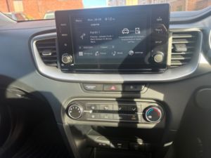 2023 Kia Ceed 1.5 T-Gdi 2 Hatchback 5dr Petrol Manual Euro 6 (s/s) Non-Adap (158 Bhp) in Yellow — image 6