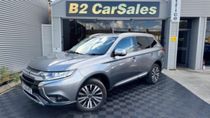 2018 Mitsubishi Outlander 2.0 Mivec Juro CVT 4WD Euro 6 (s/s) 5dr in Grey — image 4