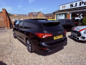 2020 Ford Focus 2.0 Ecoblue St in Black — image 4