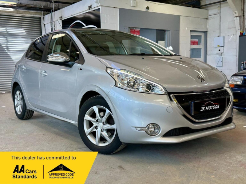 2015 Peugeot 208 1.2 Vti Puretech Style Euro 6 5dr in Silver — image 1