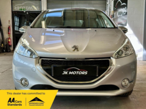 2015 Peugeot 208 1.2 Vti Puretech Style Euro 6 5dr in Silver — image 5