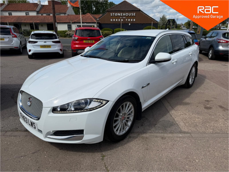 2014 Jaguar Xf 2.2d Se Business Sportbrake 5dr Diesel Auto Euro 5 (s/s) (163 Ps) in White — image 1