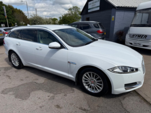 2014 Jaguar Xf 2.2d Se Business Sportbrake 5dr Diesel Auto Euro 5 (s/s) (163 Ps) in White — image 2