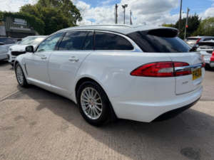 2014 Jaguar Xf 2.2d Se Business Sportbrake 5dr Diesel Auto Euro 5 (s/s) (163 Ps) in White — image 3