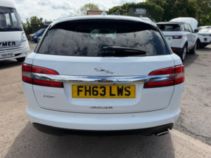 2014 Jaguar Xf 2.2d Se Business Sportbrake 5dr Diesel Auto Euro 5 (s/s) (163 Ps) in White — image 5