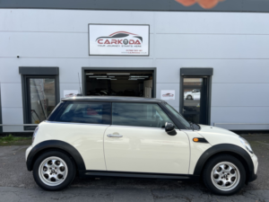 2012 MINI Hatch 1.6 Cooper Hatch in White — image 3