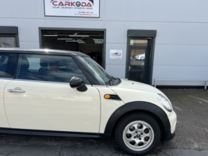 2012 MINI Hatch 1.6 Cooper Hatch in White — image 5