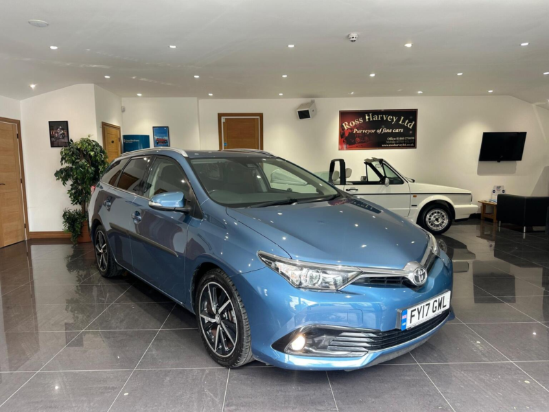 2017 Toyota Auris 1.2 Vvt-I Design Touring Sports CVT Euro 6 (s/s) 5dr (safety Sense) in Blue — image 1