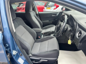 2017 Toyota Auris 1.2 Vvt-I Design Touring Sports CVT Euro 6 (s/s) 5dr (safety Sense) in Blue — image 2