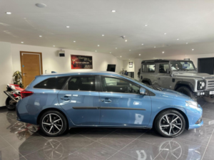 2017 Toyota Auris 1.2 Vvt-I Design Touring Sports CVT Euro 6 (s/s) 5dr (safety Sense) in Blue — image 3
