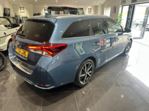 2017 Toyota Auris 1.2 Vvt-I Design Touring Sports CVT Euro 6 (s/s) 5dr (safety Sense) in Blue — image 5