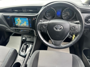 2017 Toyota Auris 1.2 Vvt-I Design Touring Sports CVT Euro 6 (s/s) 5dr (safety Sense) in Blue — image 6