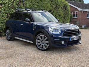 2017 MINI Countryman 2.0 Cooper D Countryman in Blue — image 2