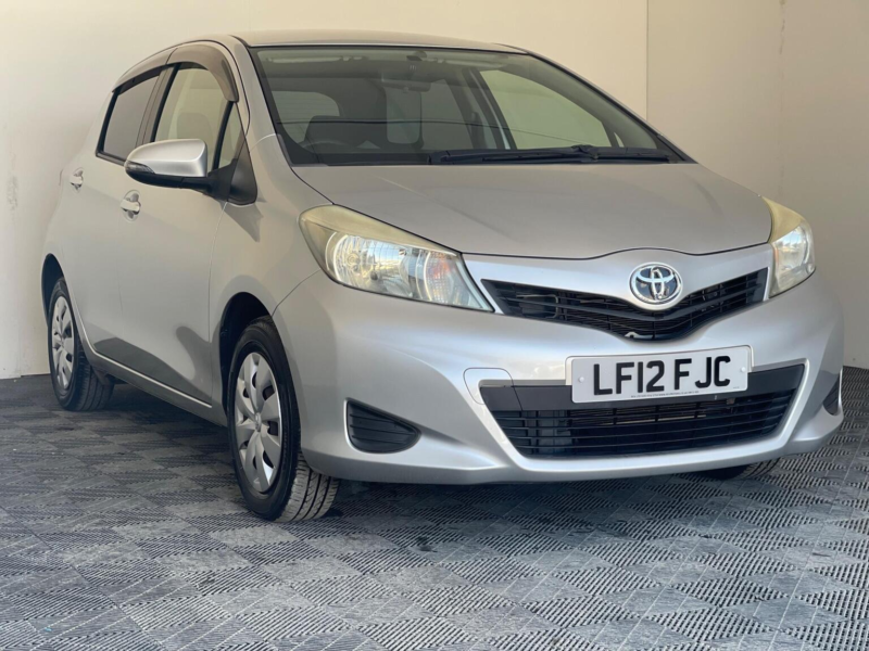 2012 Toyota Yaris 1.33 Dual Vvt-I Tr Multidrive S Euro 5 5dr in Silver — image 1