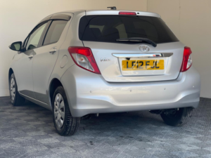 2012 Toyota Yaris 1.33 Dual Vvt-I Tr Multidrive S Euro 5 5dr in Silver — image 4