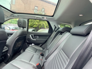 2017 Land Rover Discovery Sport Td4 Hse Luxury in Silver — image 3