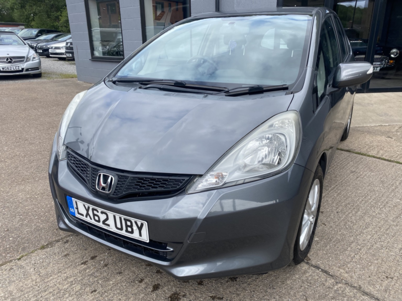 2012 Honda Jazz 1.4 I-Vtec Es in Grey — image 1