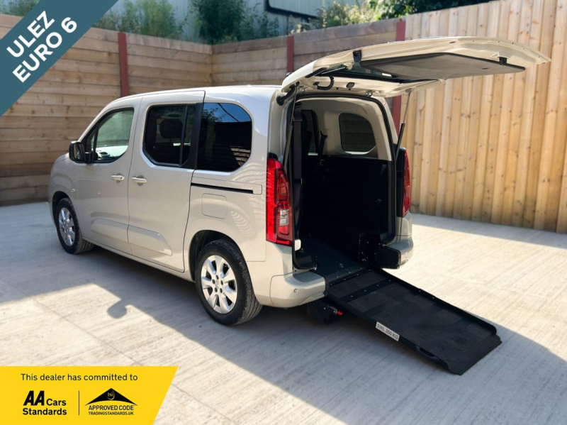 2022 Vauxhall Combo Life 4 SEAT Petrol Auto Wheelchair Accessible Disabled Access Vehicle Wav in Grey — image 1