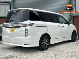 2015 Nissan Elgrand 2015 Highway Star Premium Model 2.5 5dr MPV Petrol Petrol Automatic in White — image 2