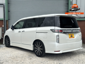 2015 Nissan Elgrand 2015 Highway Star Premium Model 2.5 5dr MPV Petrol Petrol Automatic in White — image 4