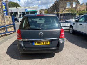 2014 Vauxhall Zafira 1.8 16v Exclusiv Euro 5 5dr in Grey — image 4