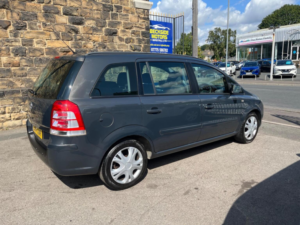 2014 Vauxhall Zafira 1.8 16v Exclusiv Euro 5 5dr in Grey — image 5