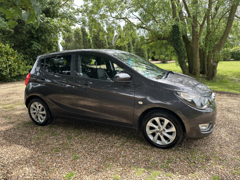 2015 Vauxhall Viva 1.0 I Sl in Grey — image 1