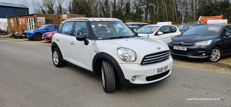 2011 MINI Countryman 1.6 Cooper Countryman in White — image 1