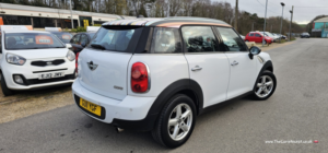2011 MINI Countryman 1.6 Cooper Countryman in White — image 3