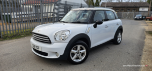 2011 MINI Countryman 1.6 Cooper Countryman in White — image 6