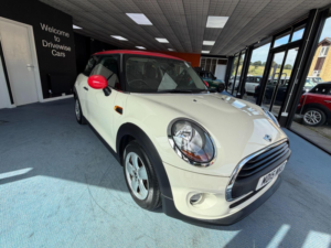 2015 MINI Hatch 1.2 One Euro 6 (s/s) 3dr in White — image 3