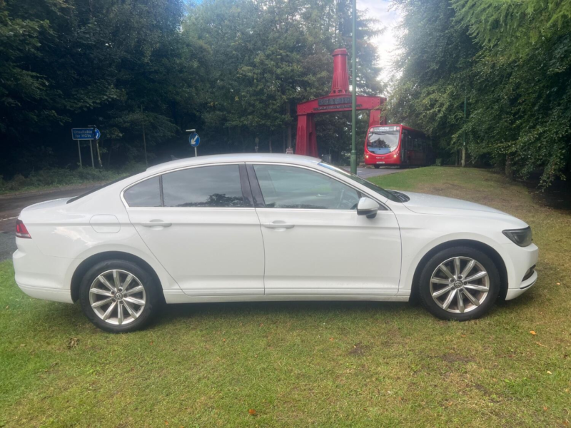 2015 Volkswagen Passat 2.0 Tdi Bluemotion Tech Se Business in White — image 1