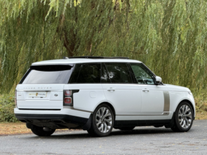 2020 Land Rover Range Rover 4.4 Sd V8 Autobiography in White — image 4