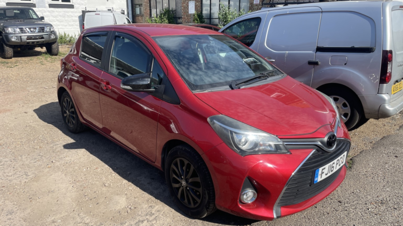 2016 Toyota Yaris 1.3 Dual Vvt-I Icon in Red — image 1