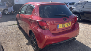 2016 Toyota Yaris 1.3 Dual Vvt-I Icon in Red — image 3