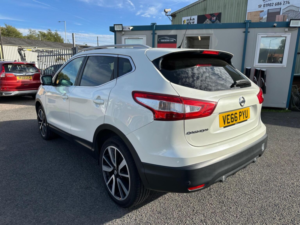 2016 Nissan Qashqai 1.5 Dci Tekna 2WD Euro 6 (s/s) 5dr in White — image 4