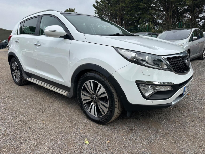 2015 Kia Sportage 1.7 Crdi Ecodynamics 4 2WD Euro 5 (s/s) 5dr in White — image 1